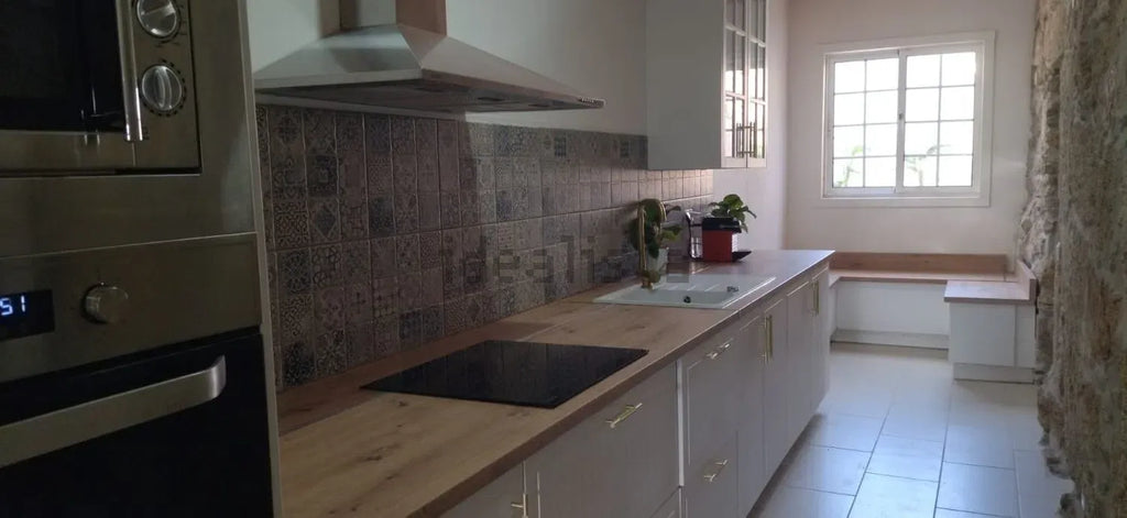 Excelente Moradia Independente T3 em Pedra com Jardim e Terreno Urbano, Sabariz - Vila Verde!