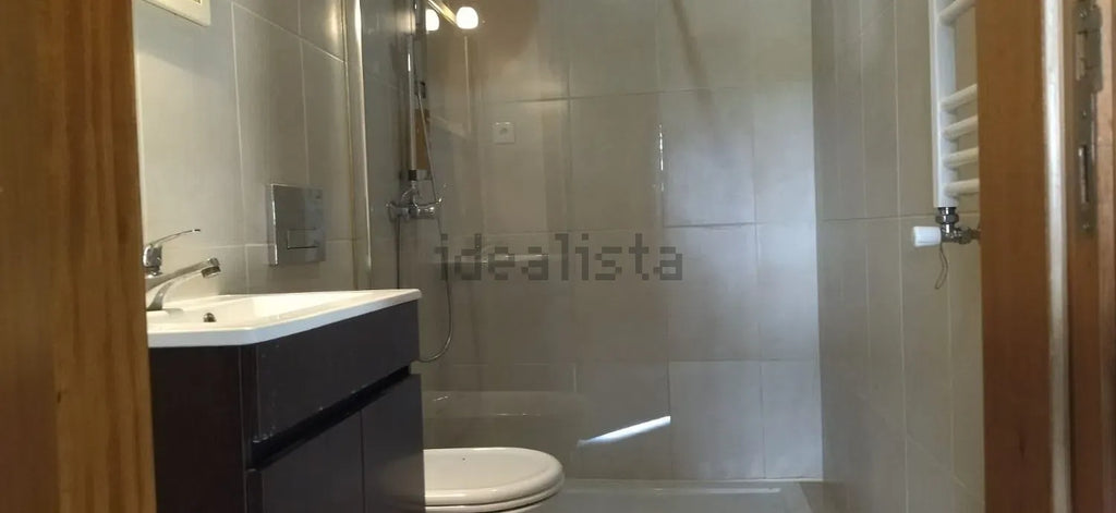 Excelente Moradia Independente T3 em Pedra com Jardim e Terreno Urbano, Sabariz - Vila Verde!